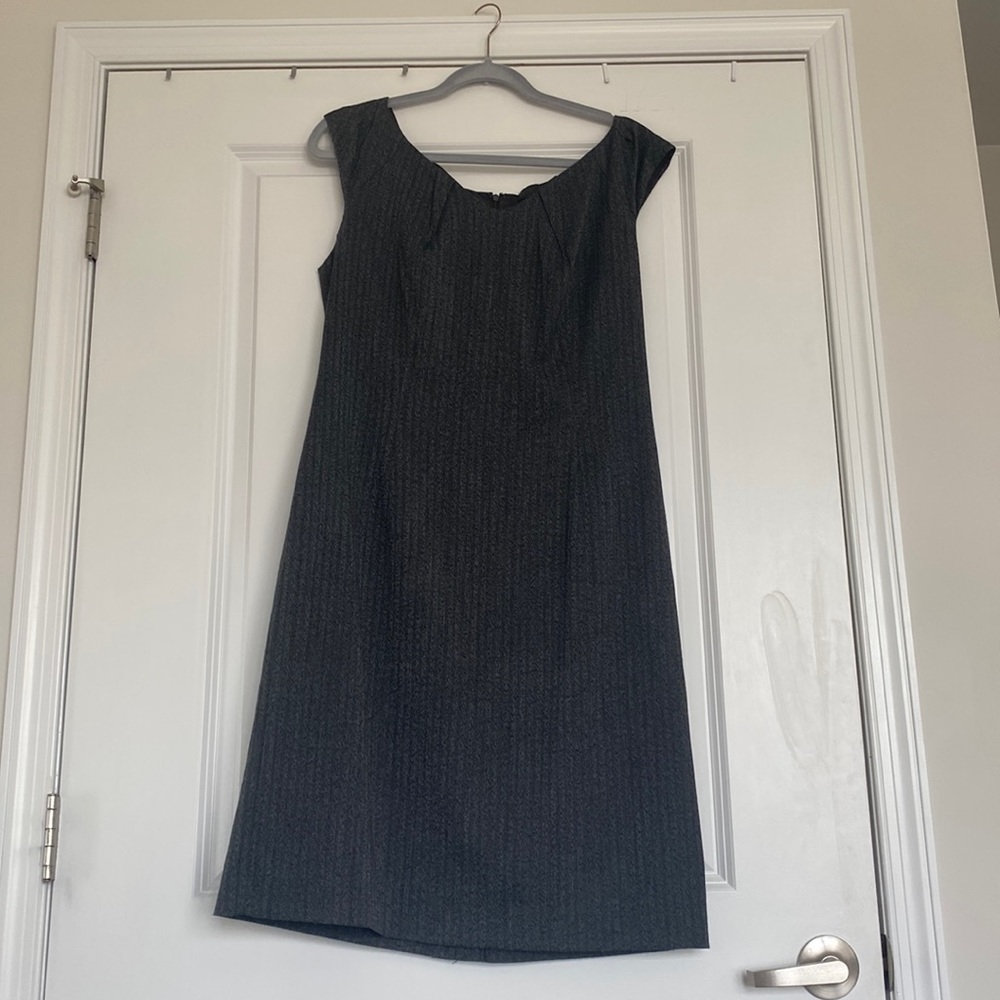 Black/gray sleeveless dress